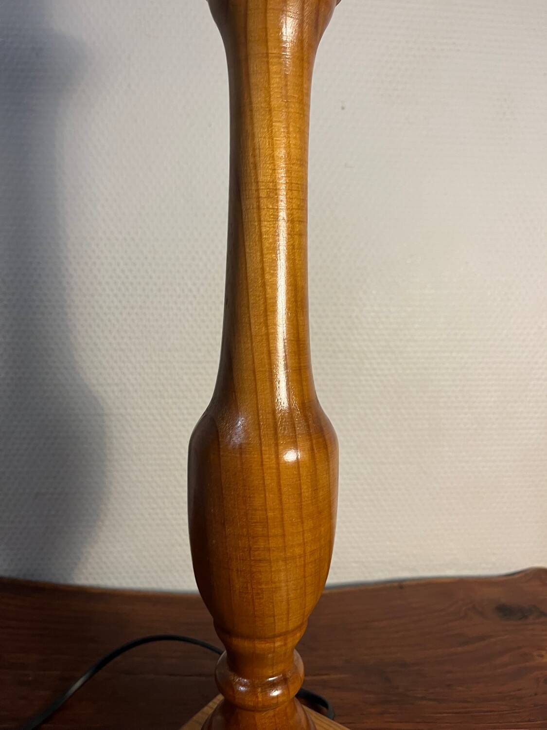 Pied de lampe en bois massif