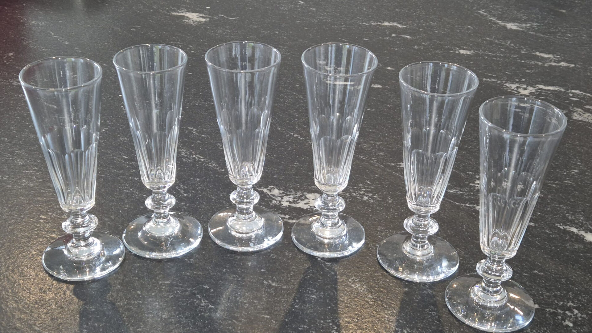 Ensemble de 6 flûtes à champagne en cristal