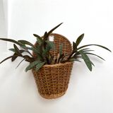 Ancien cache-pot en rotin à suspendre