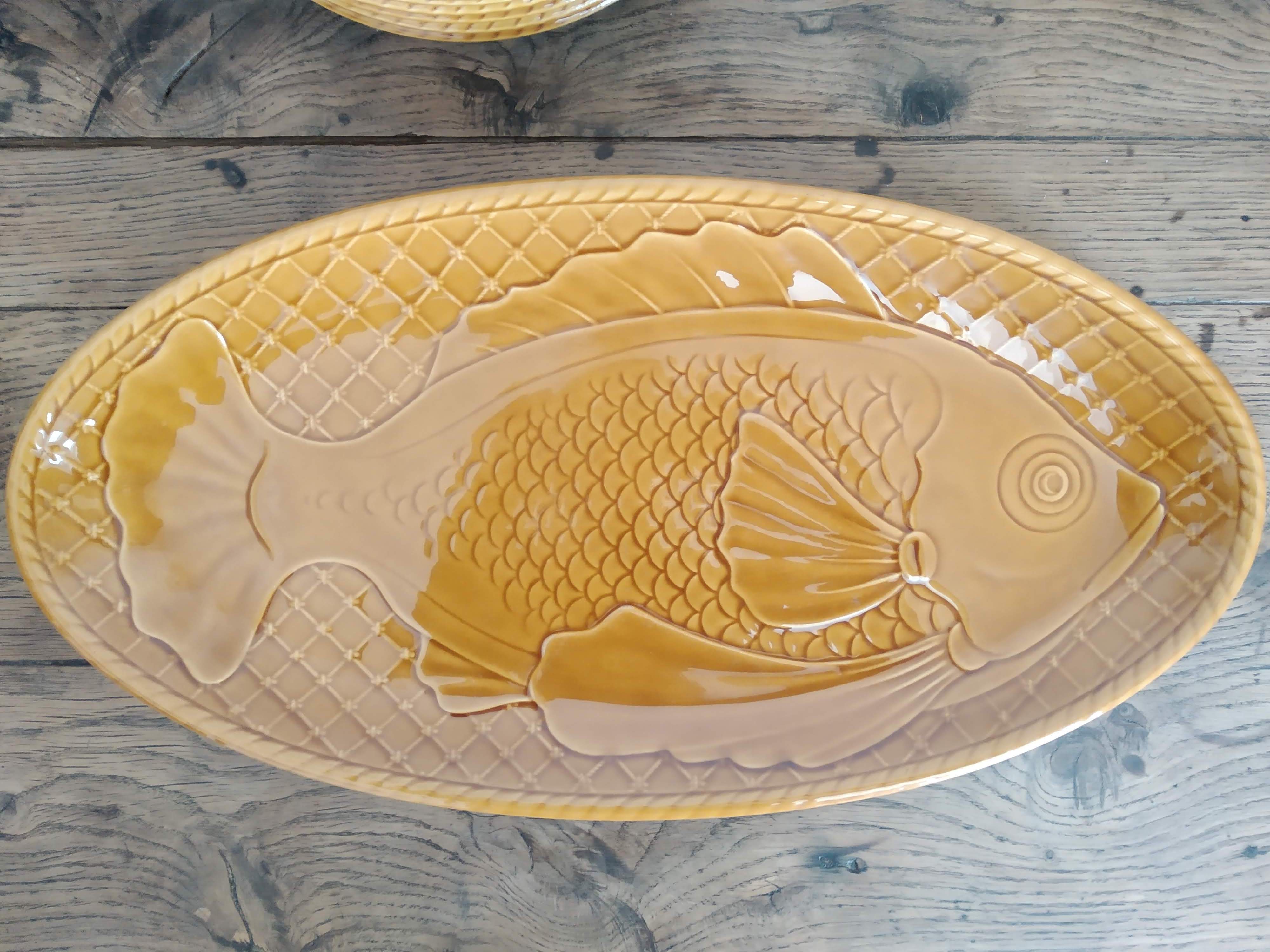 Service De Table En Faïence Vernissée Années 40 – 56 Pièces – Couleur Caramel