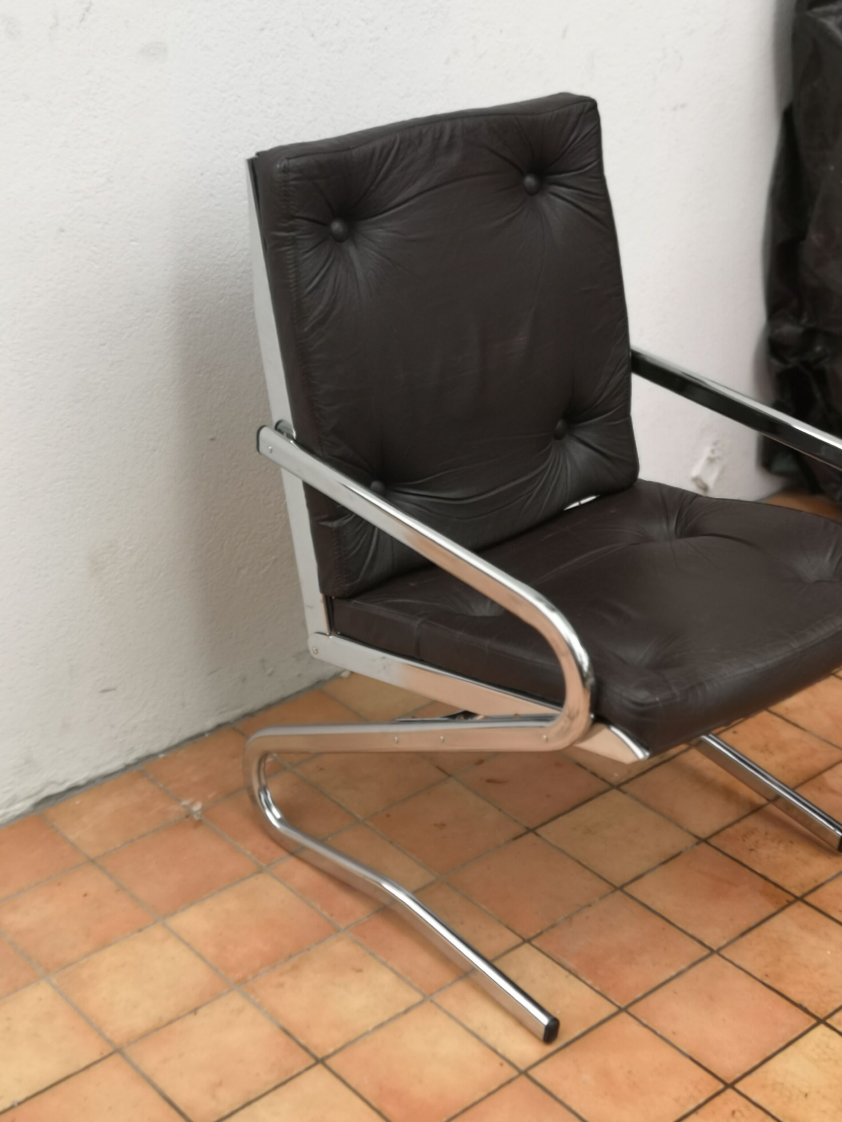 Leather armchair and chrome Italian design year 70