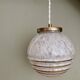 Suspension globe vintage en verre de clichy blanc et or
