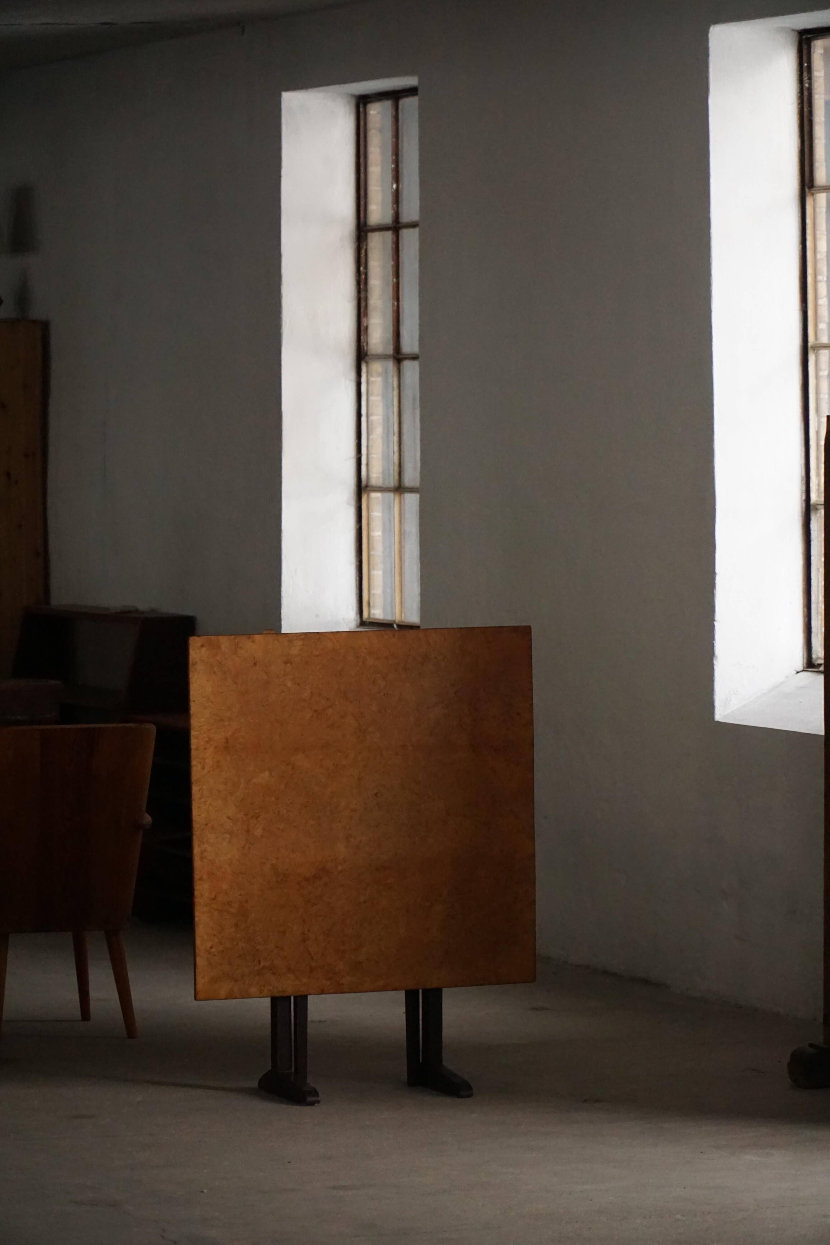 Antique Swedish table with a tilting top from the early 19th century in birch, 1800-1850s.