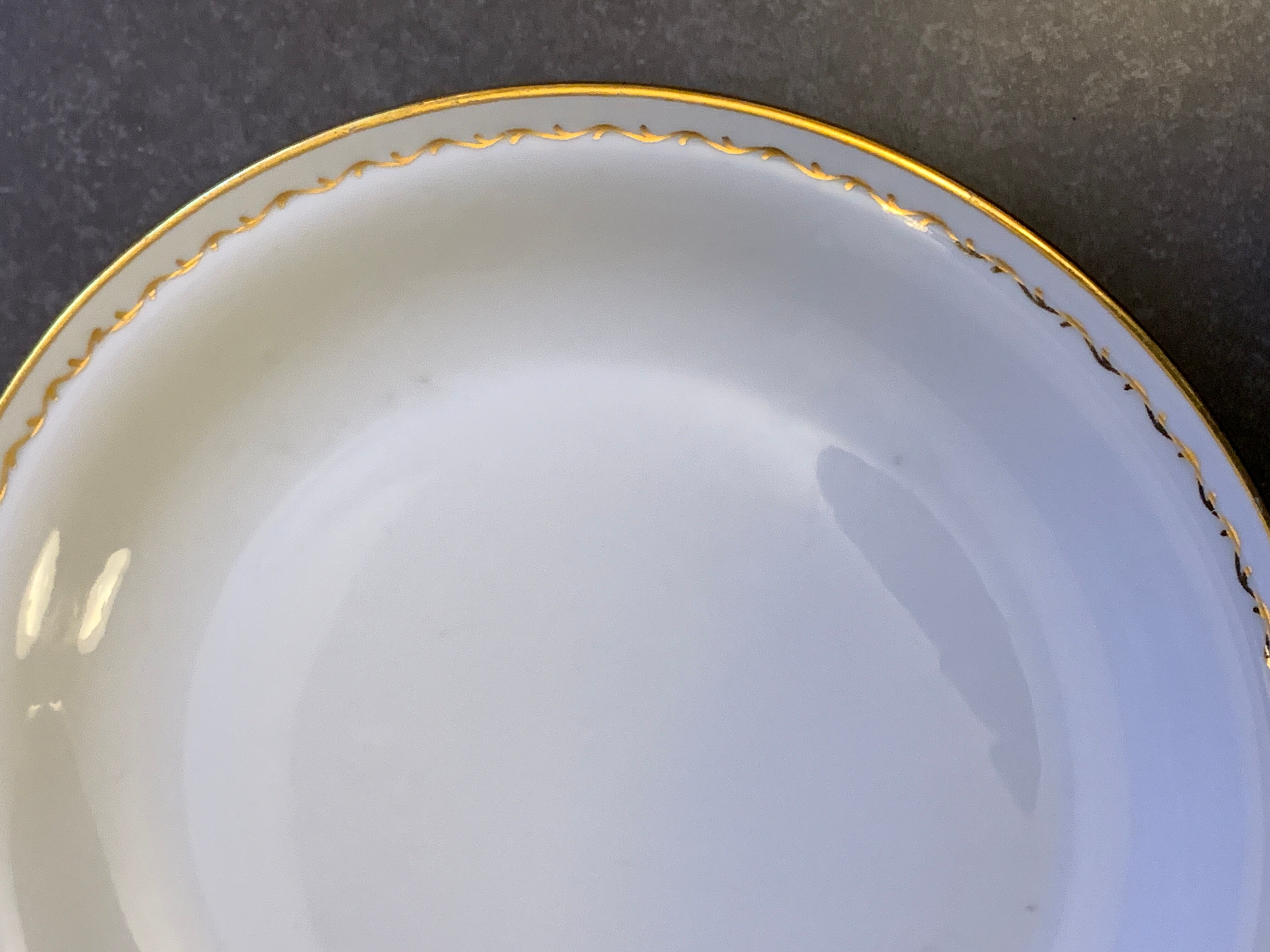 12 flat porcelain plates from Chartres sur Cher, Tiffonnet et Cie