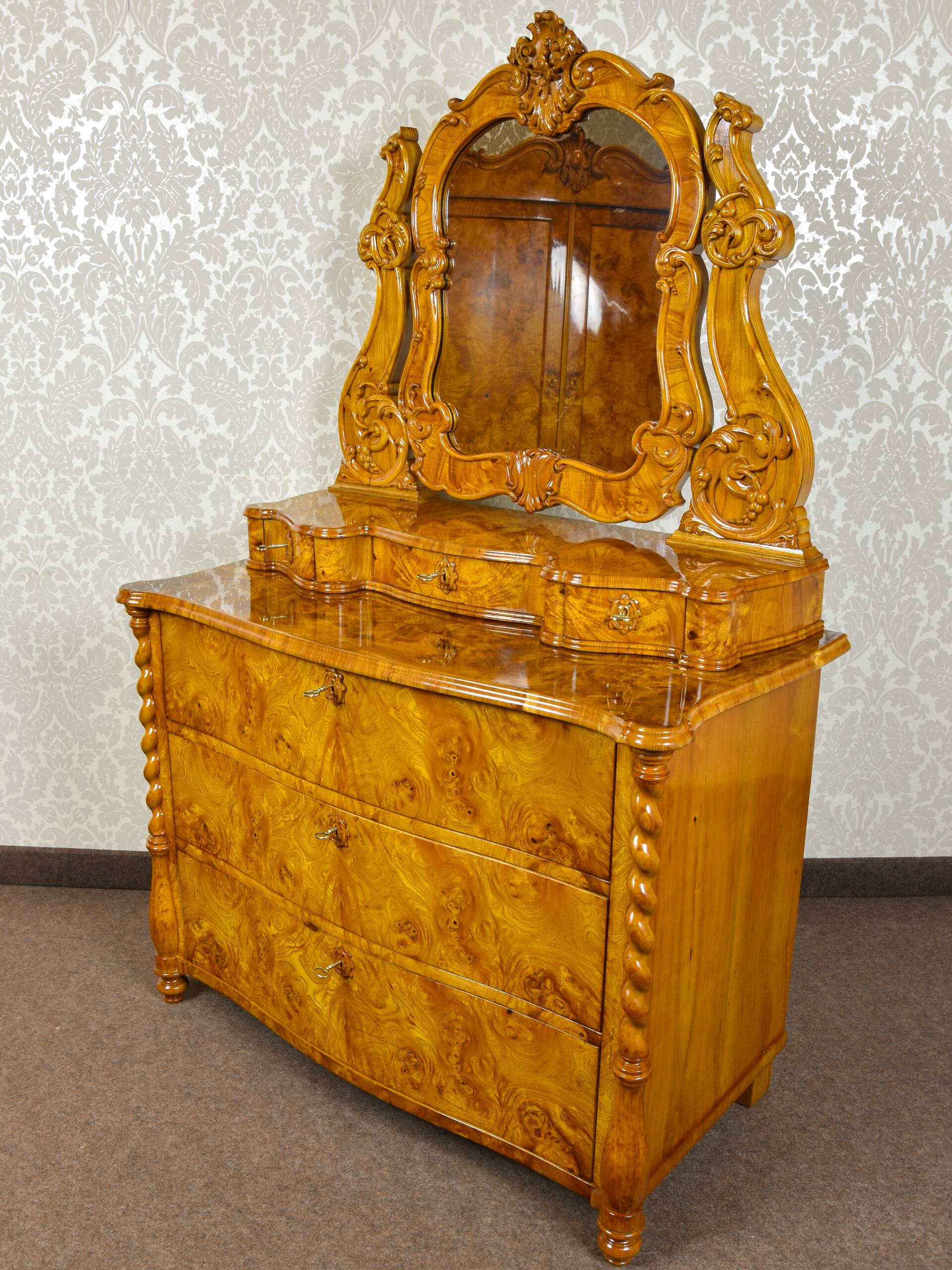 Commode coiffeuse Louis-Philippe en loupe d'orme et frêne - env. 1840-1860