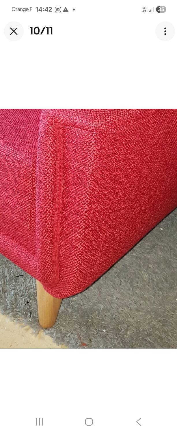 Vintage armchairs refurbished to new by Ramos Zanussi.