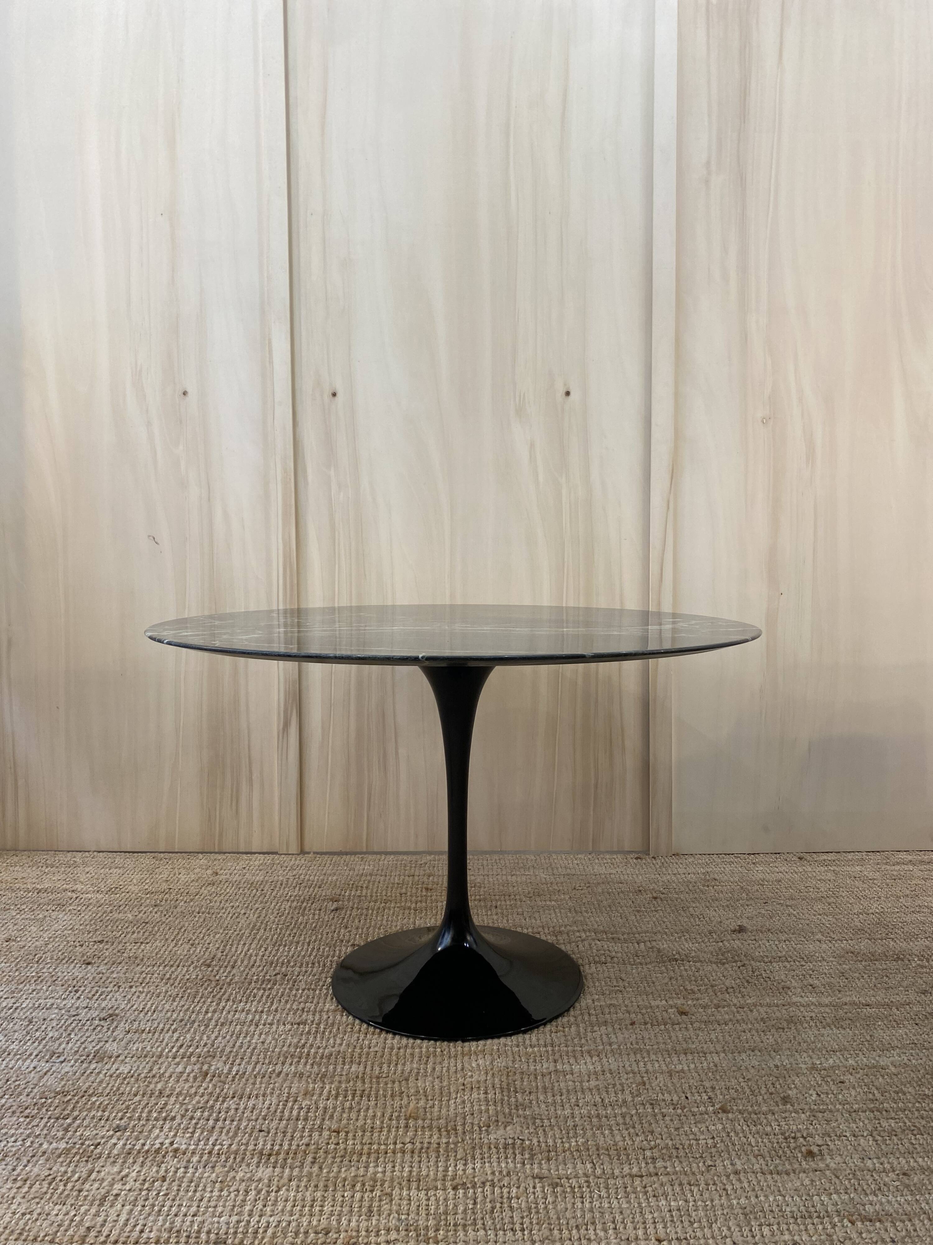 KNOLL round TULIP table in marble by Eero Saarinen