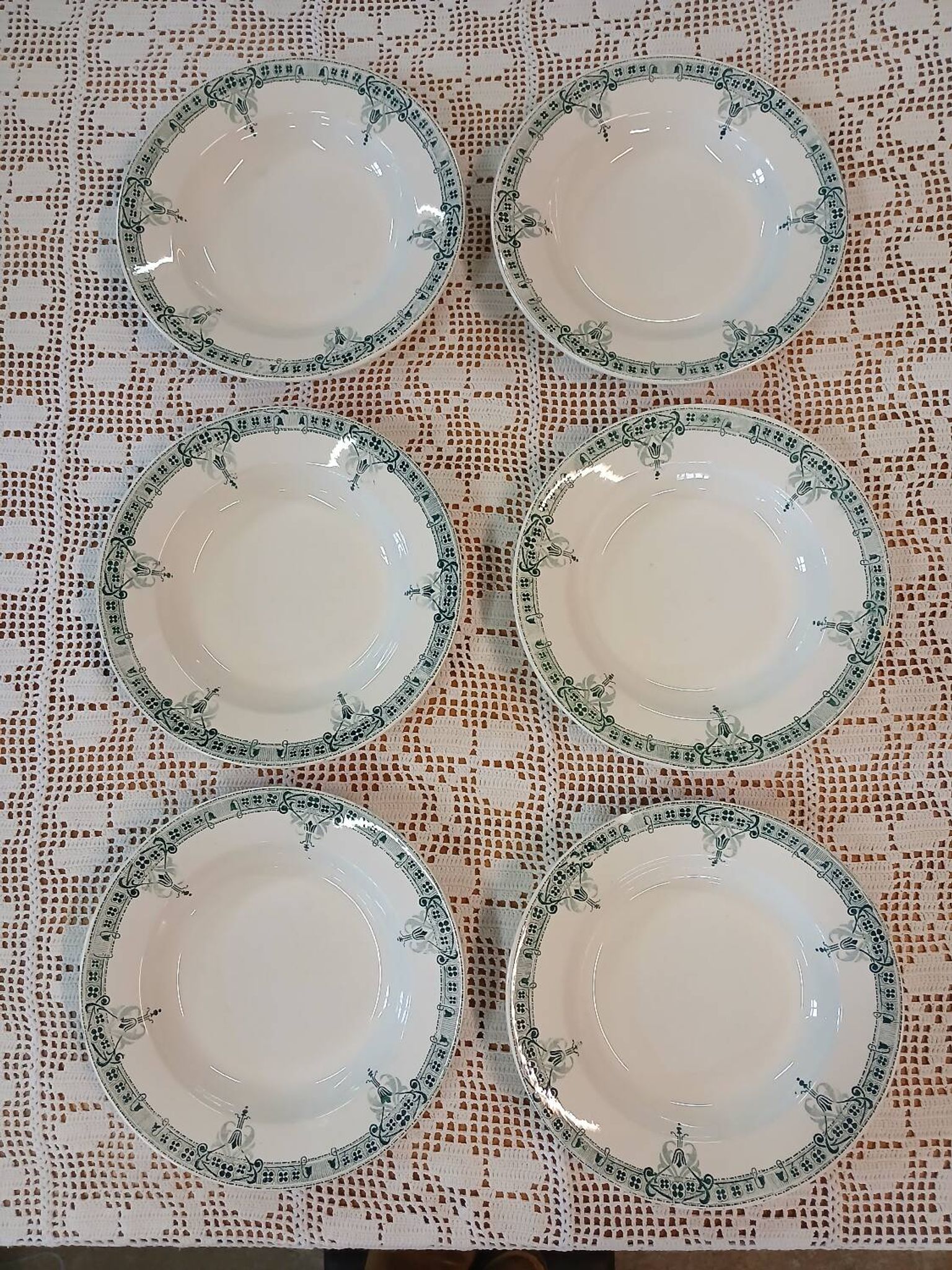 6 assiettes creuses anciennes Terre de fer