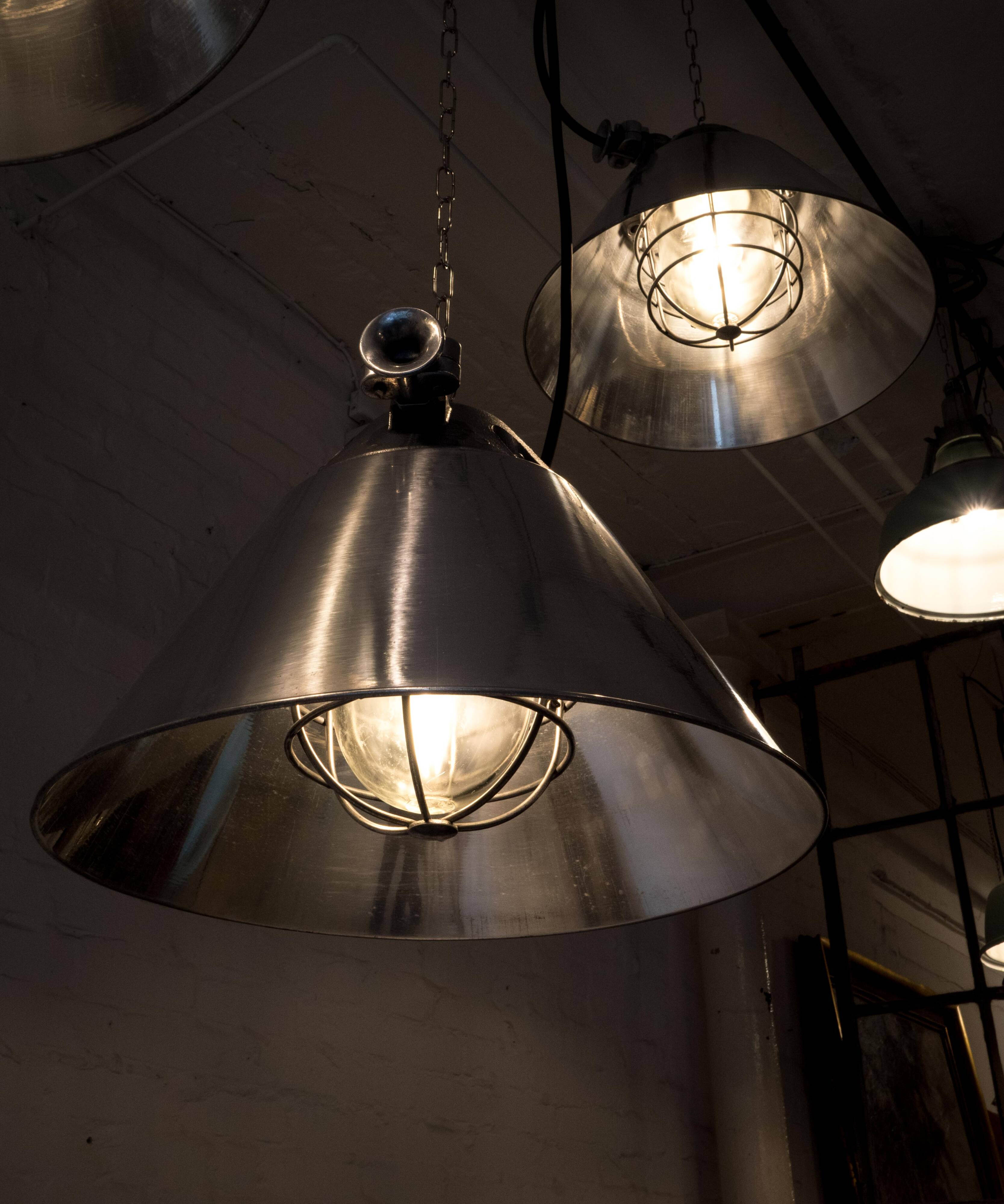 Polnische Industrielampe „Hans“, poliert