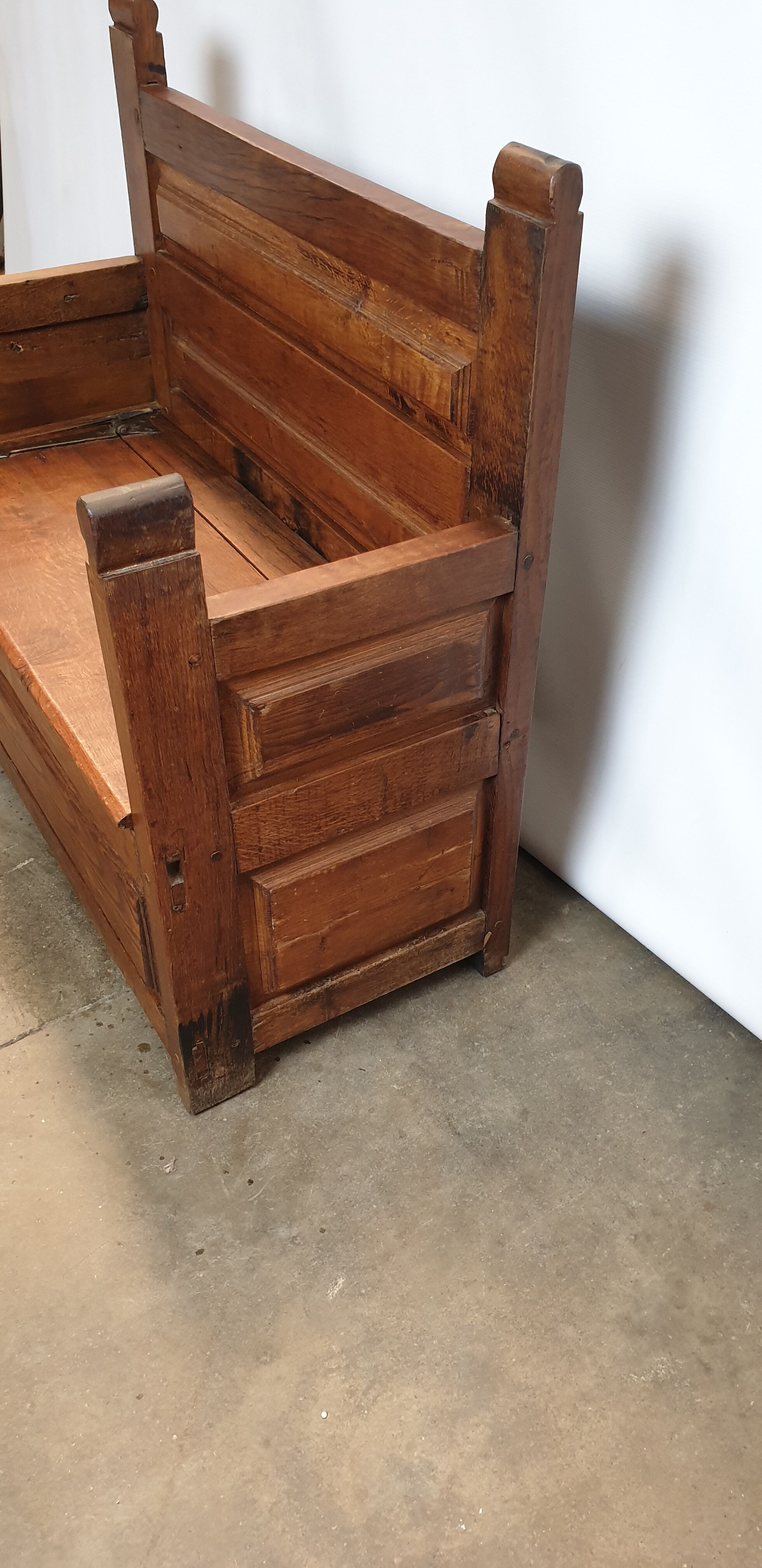 Massive oak chest bench