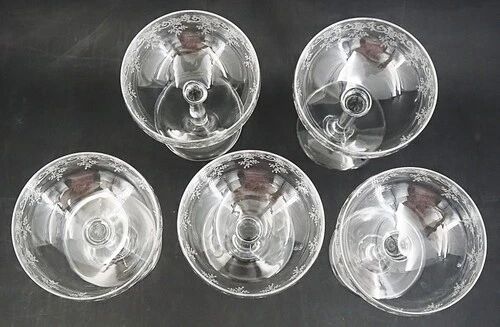 Baccarat Sévigné 5 champagne glasses, engraved crystal, excellent condition, unsigned.