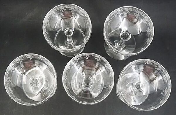 Baccarat Sévigné 5 coupes à champagne, cristal gravé, excellent état, non signés