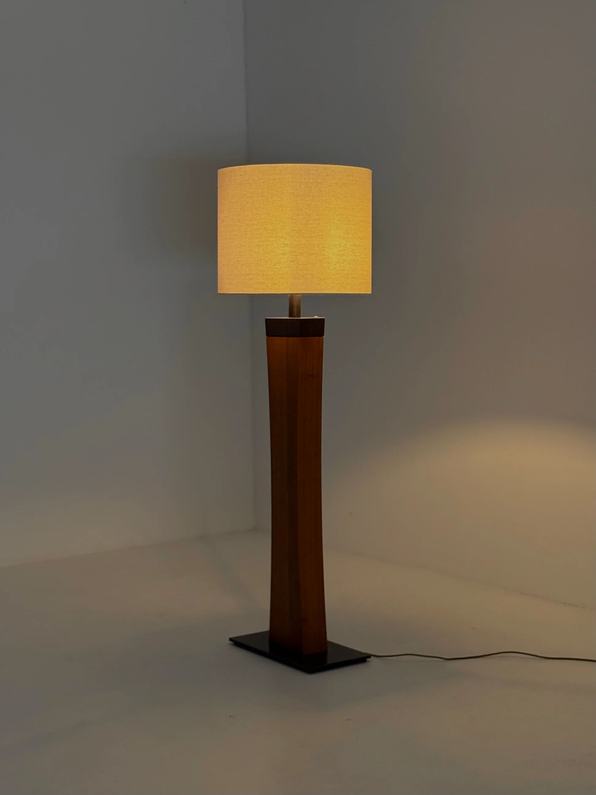 Lampe de sol en teck des années 50 italienne
