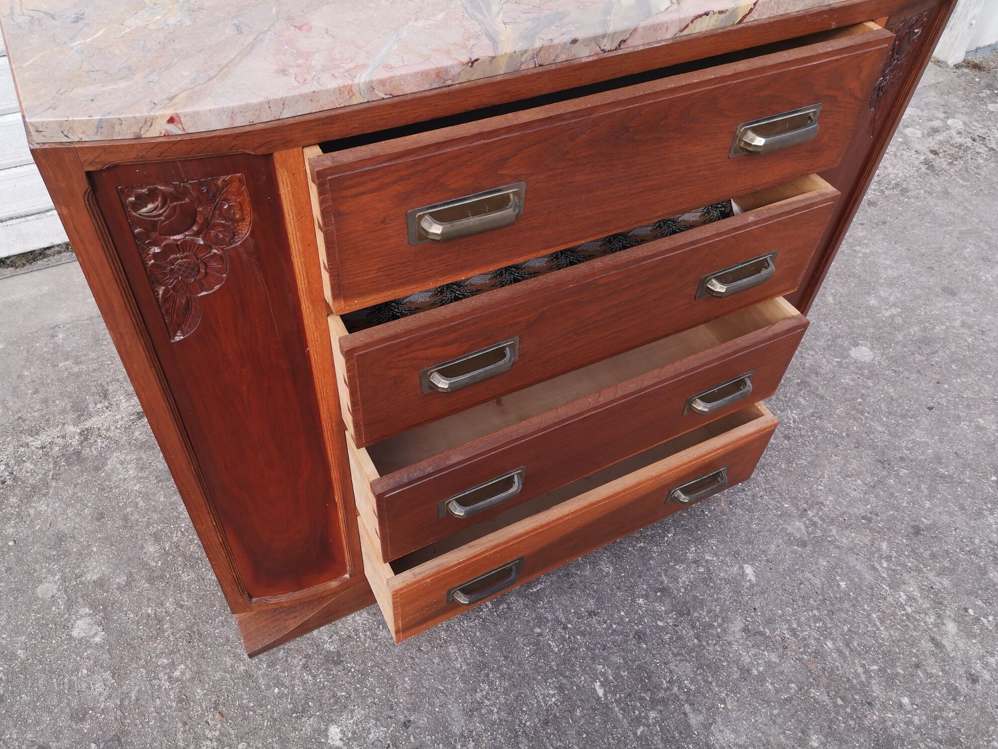 Art deco chest of drawers