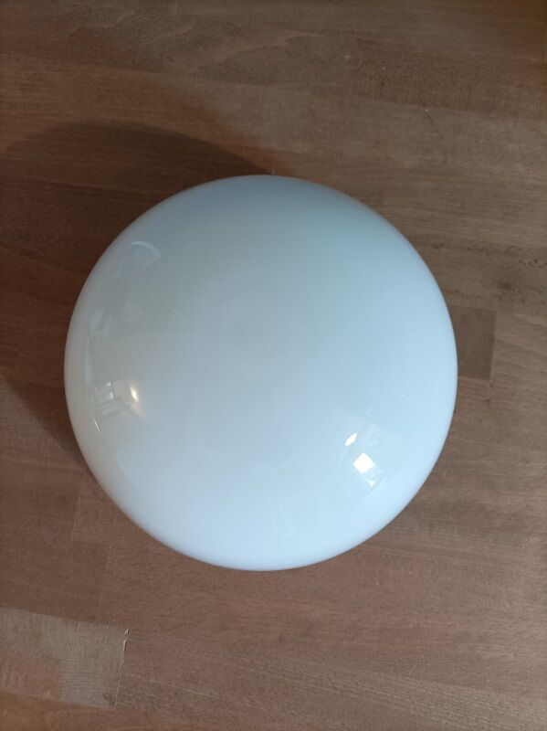 Ceiling lamp with opaline globe