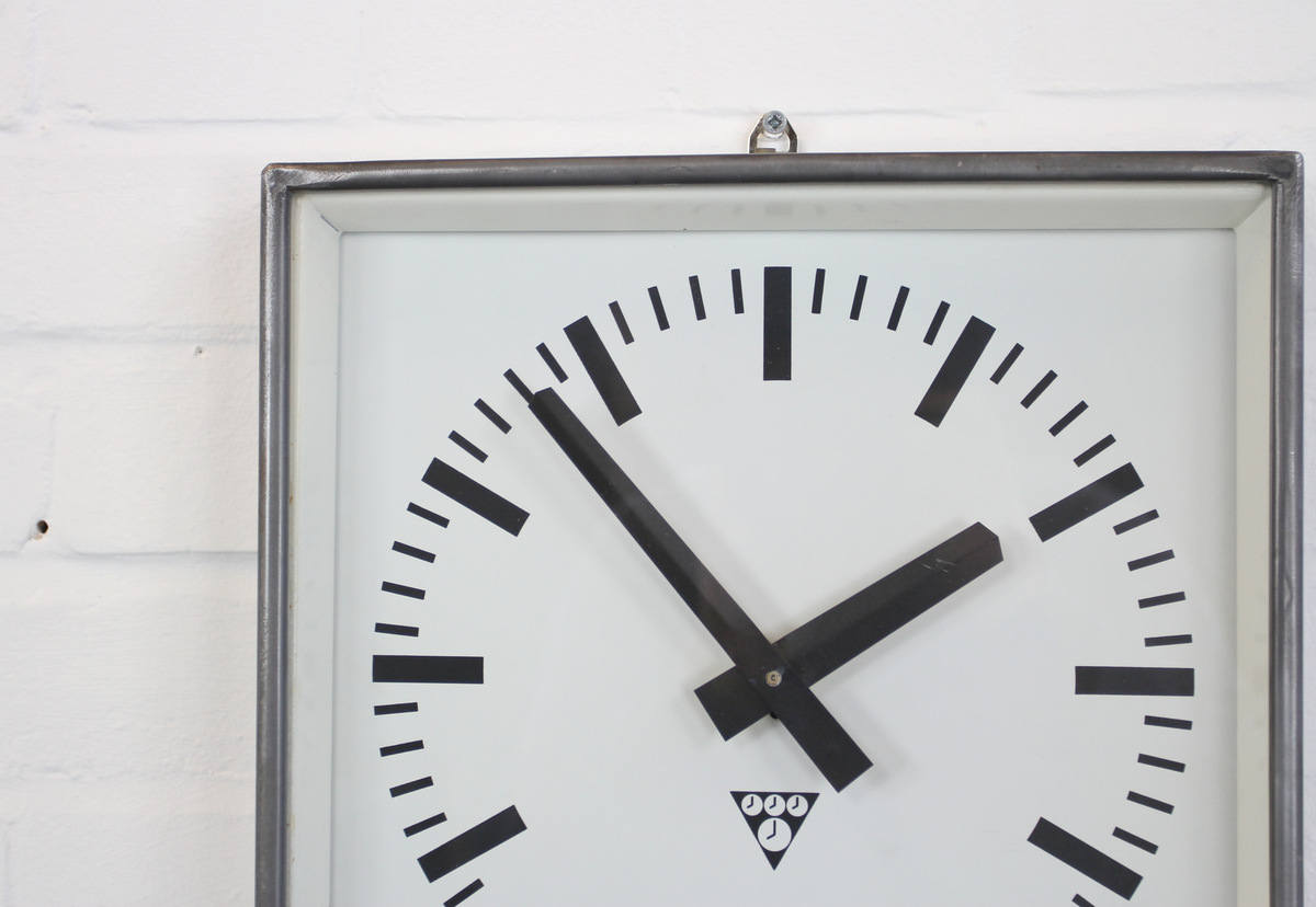 Clock Pragotron circa 1960