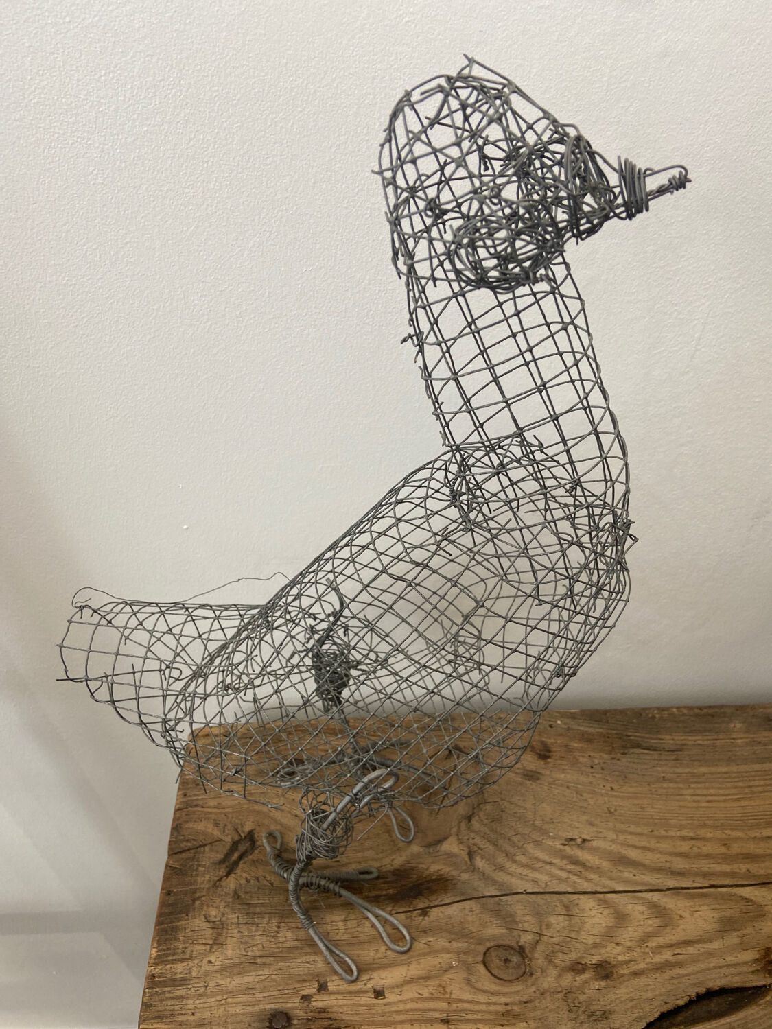 Sculpture metal hen