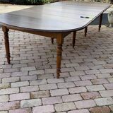 Extendable oak table