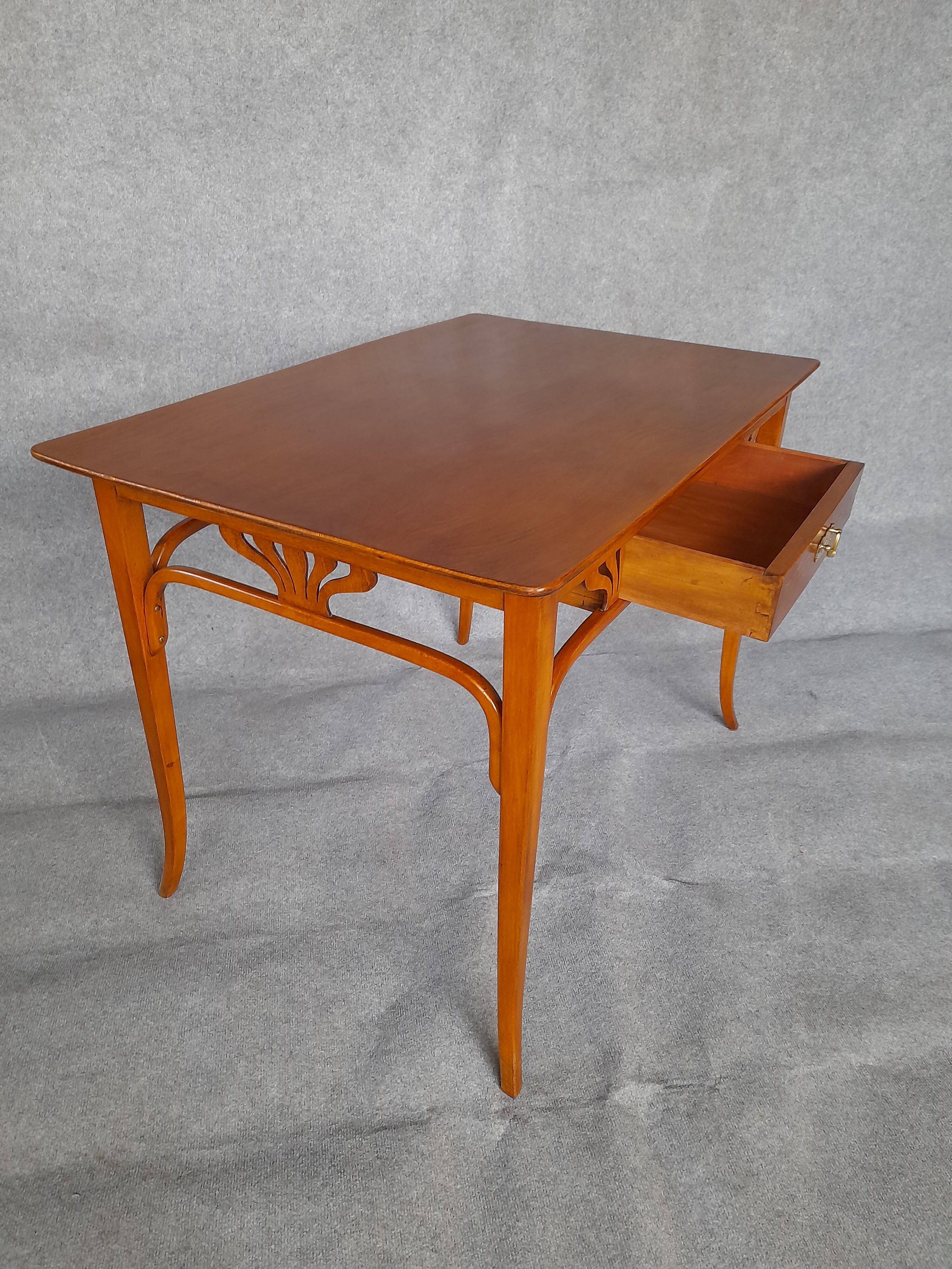 Bureau plat art nouveau estampillé de Kohn