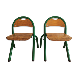Chaises d'école maternelle