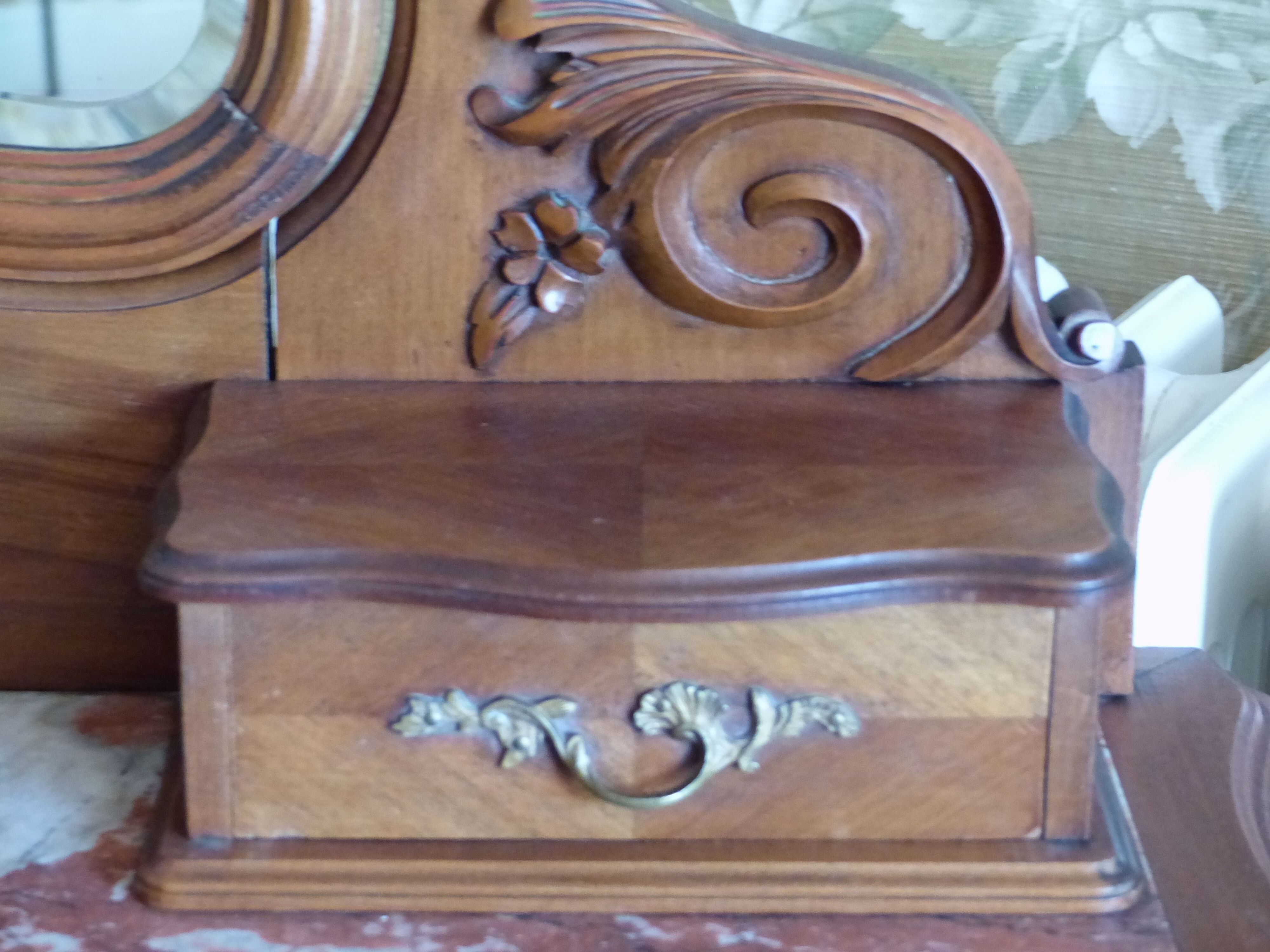 WALNUT DRESSING TABLE SCULPTS STYLE LOUIS XV ROCAILLE 1900