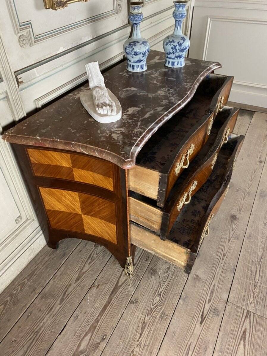 Commode en placage de bois de rose et palissandre, bronze doré, marbre de Rance, Louis XV
