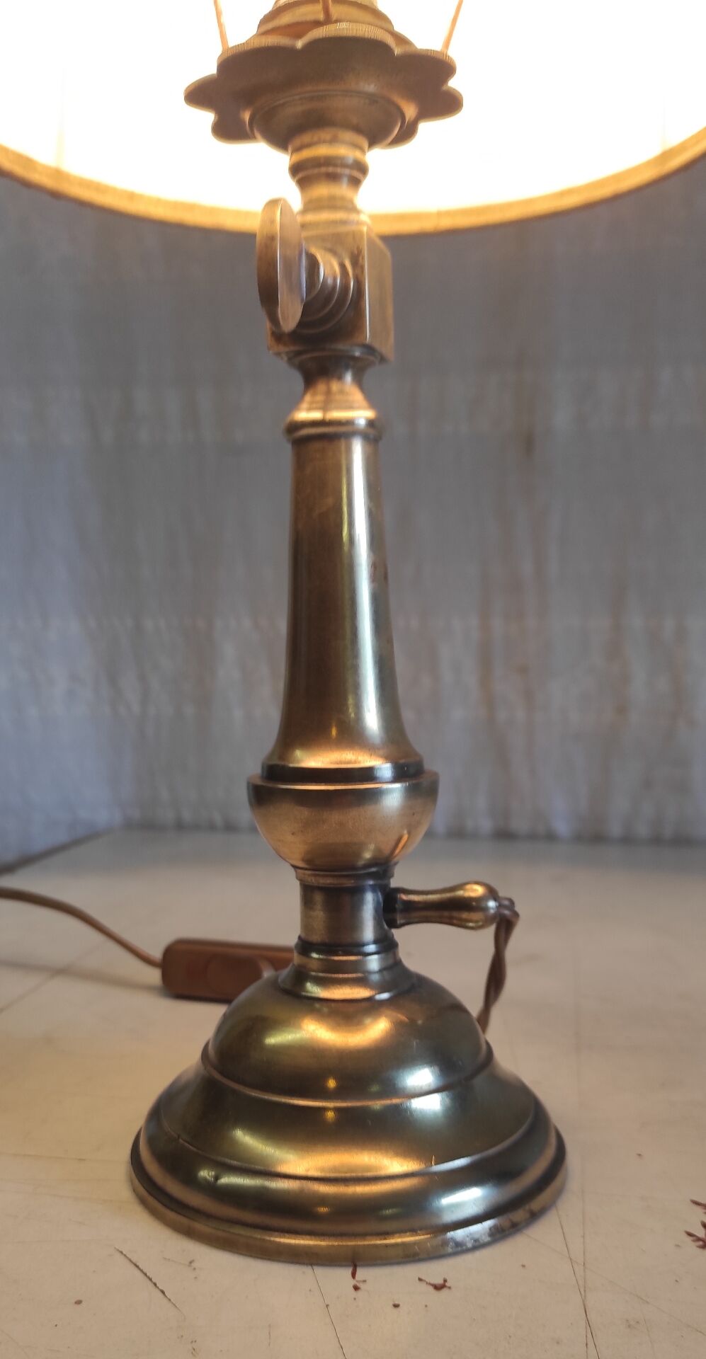 Table lamp in gilded brass and linen - mid 20th century