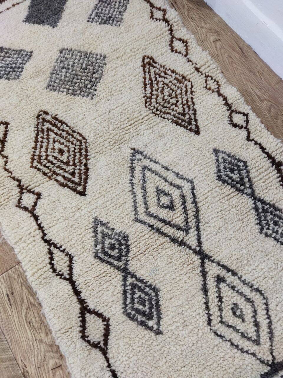 Handcrafted moroccan berber rug 172 x 87 cm