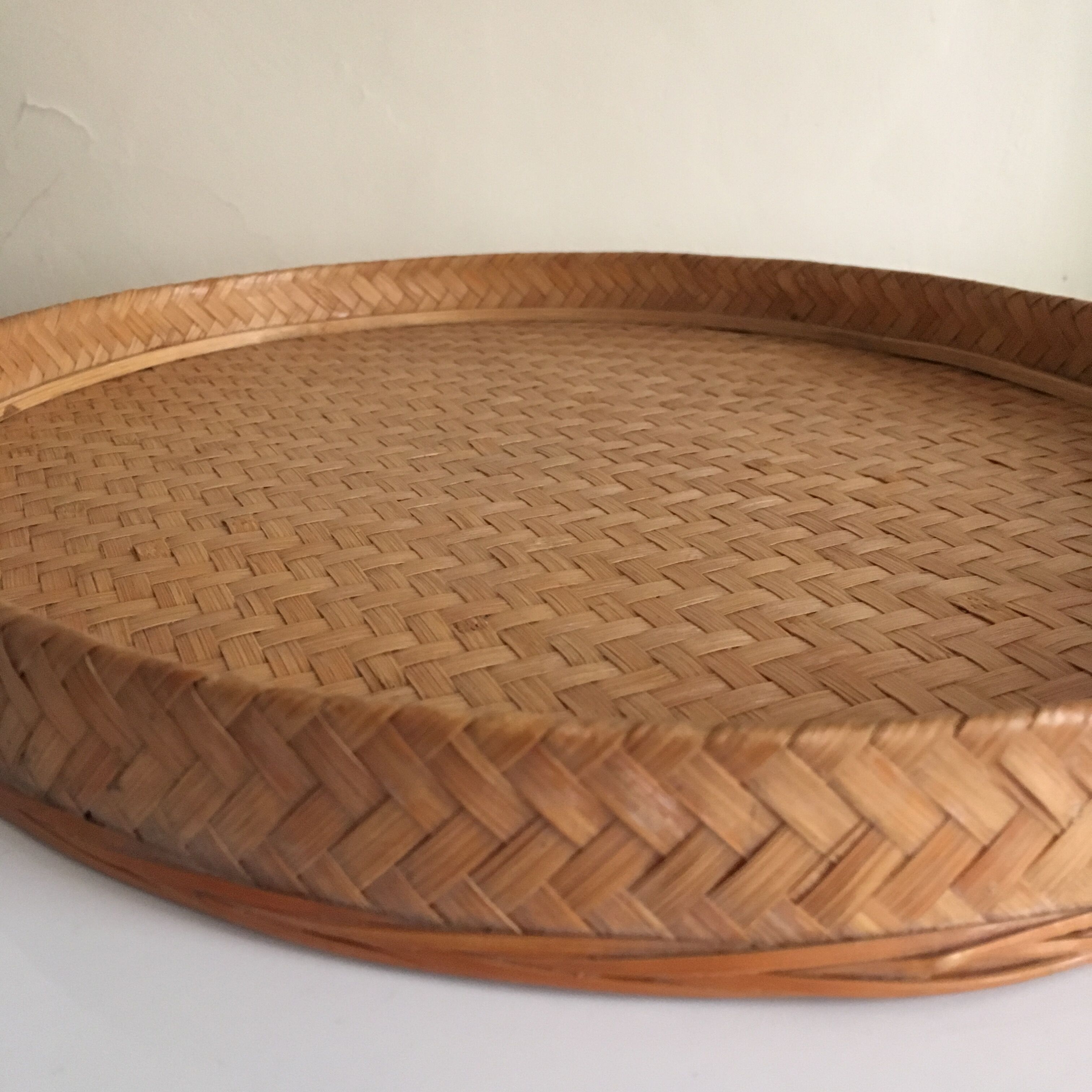 Large tray rattan vintage in very good condition