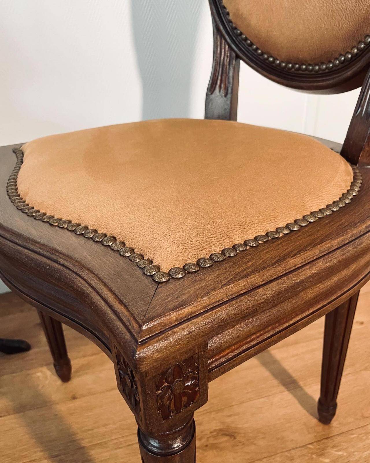 Chaise médaillon style Louis XVI