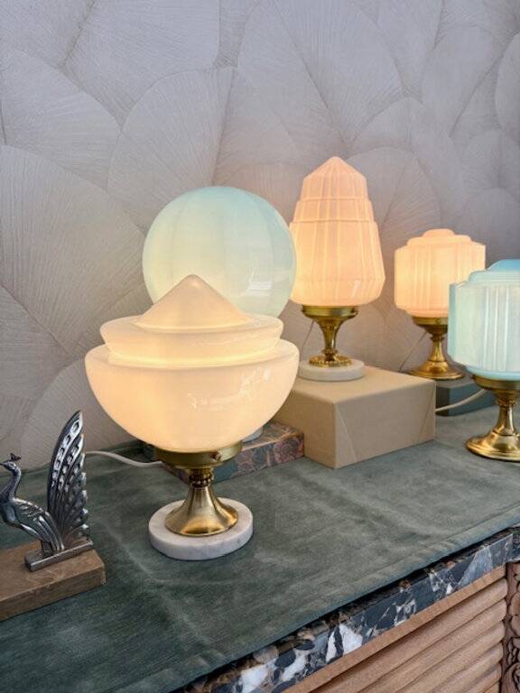 Lampe mid century avec opaline soucoupe blanche