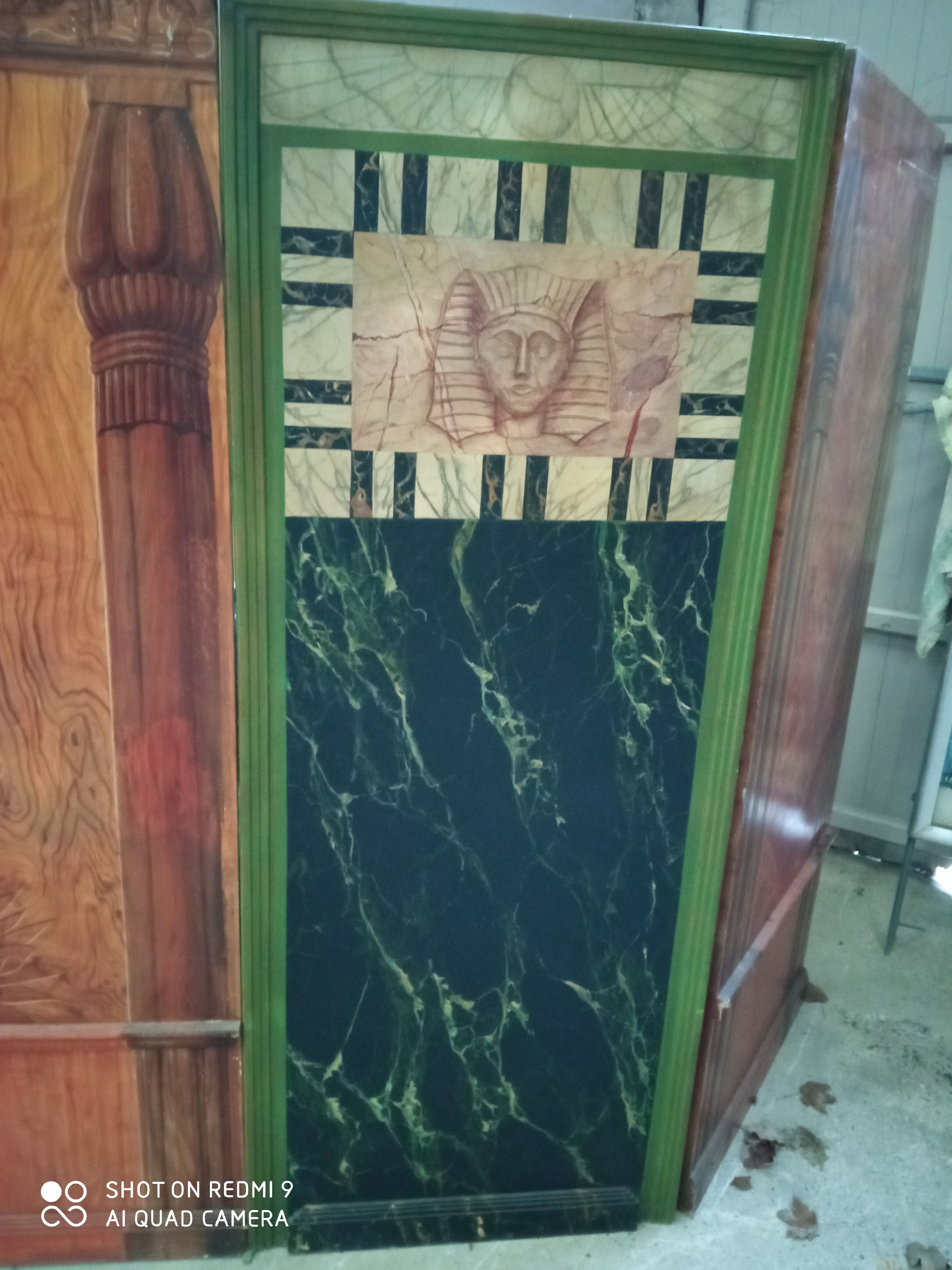 Trompe l'oeil screen