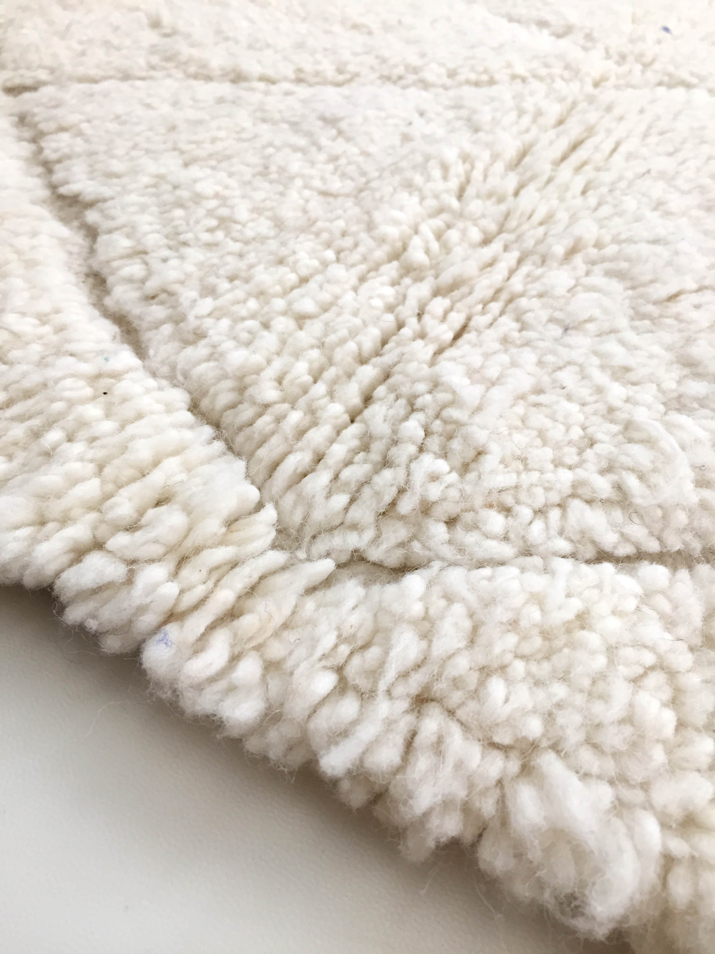 Moroccan Berber carpet blessed ouarain ecru plain with engraved diamonds 146x97cm