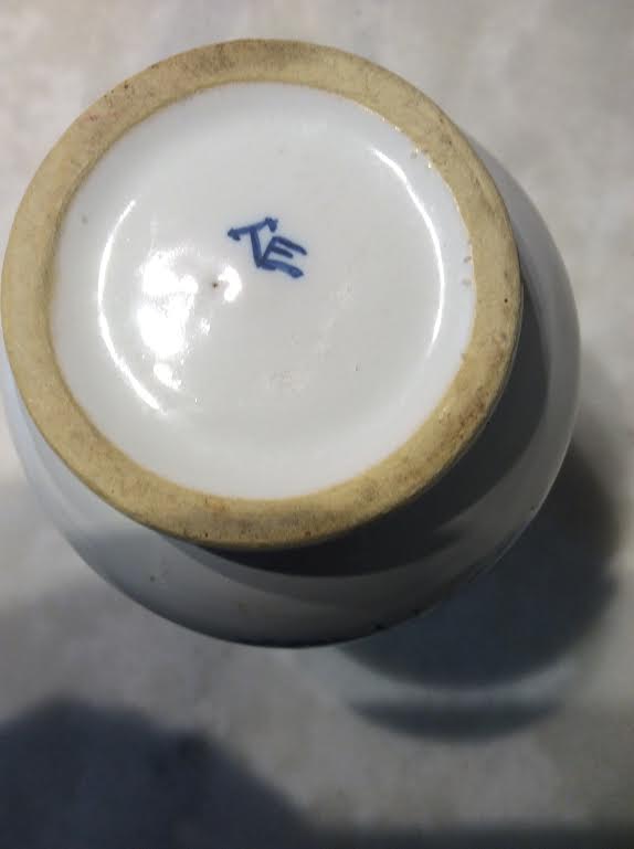 Vase bleu malicorne