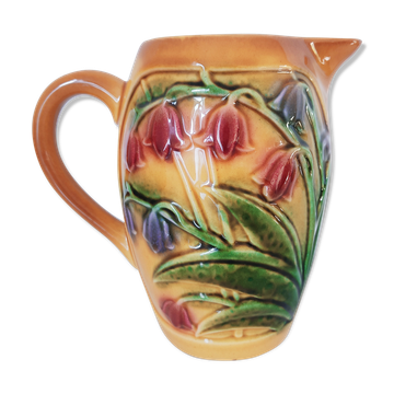 Pitcher orange flowers in relief