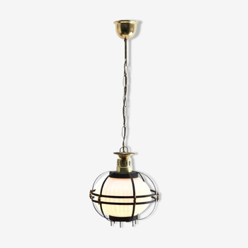 Suspension with opaline shade
