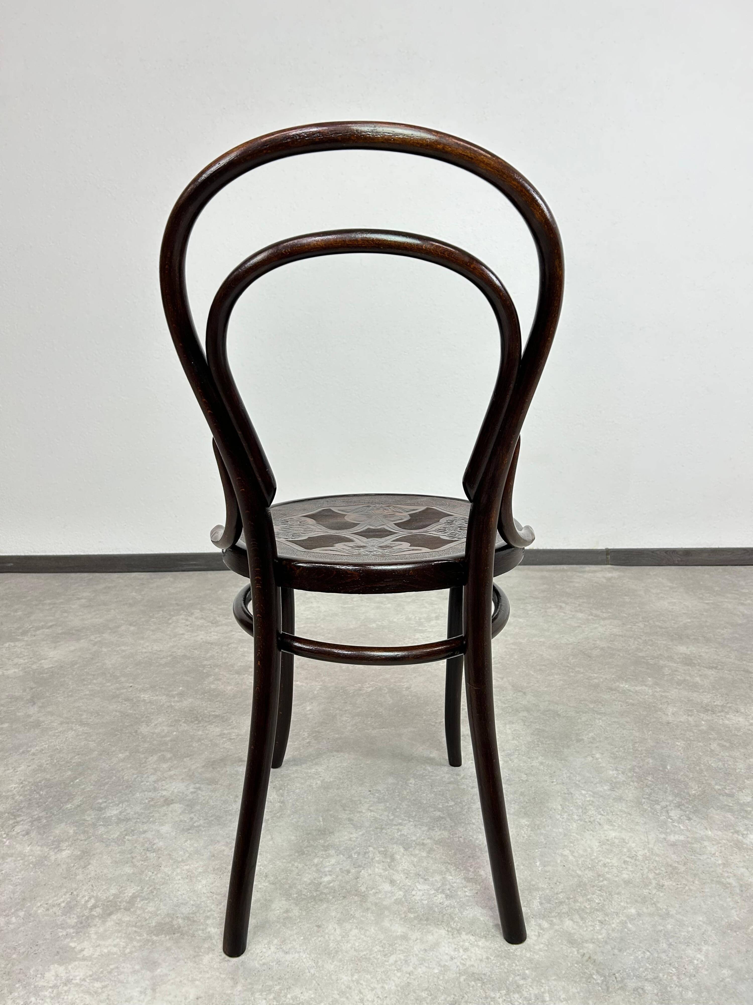 Bentwood dining chair No. 14 by Thonet