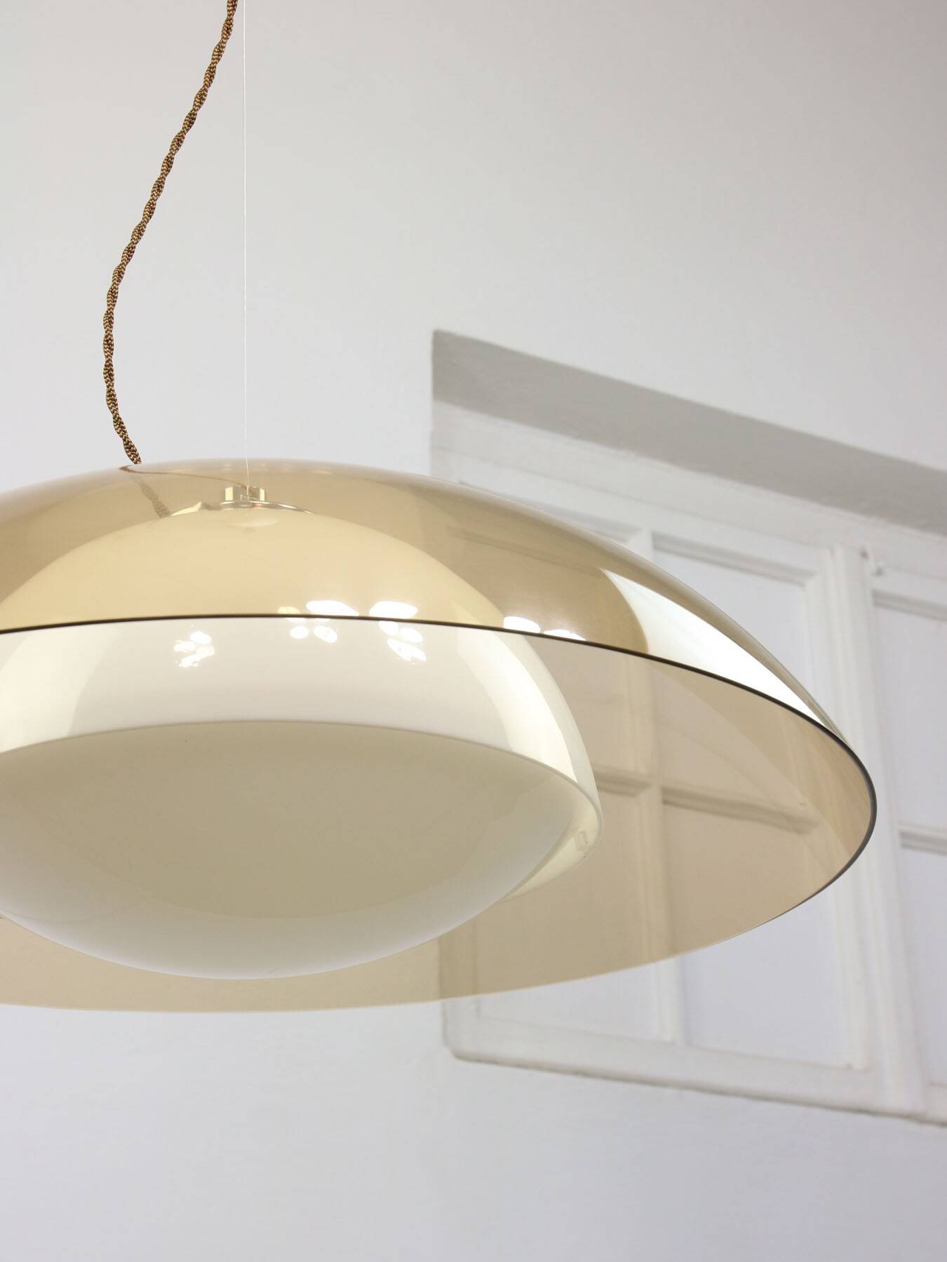 Lampe rare UFO Space Age de Guzzini en marron clair, années 1970