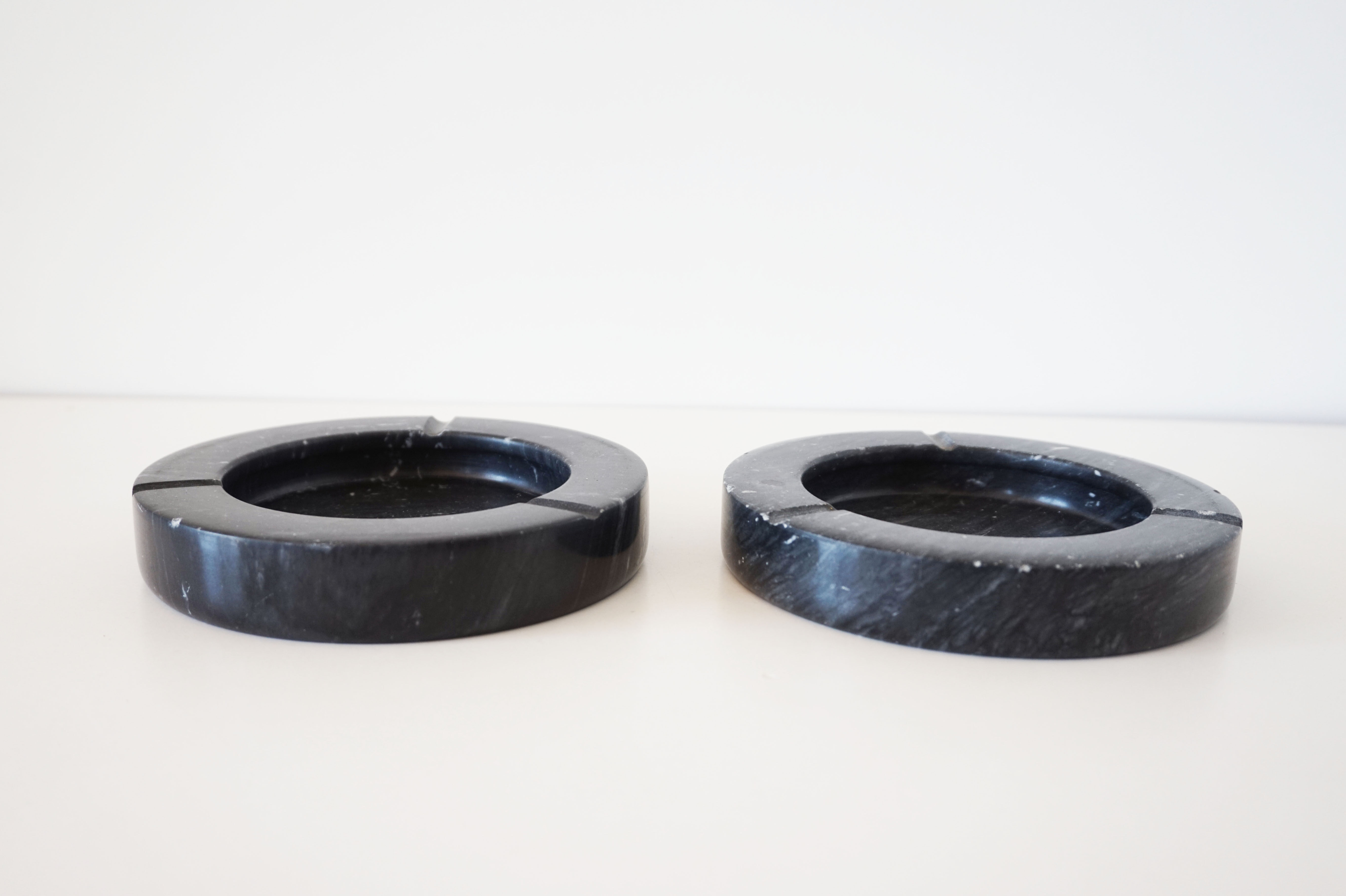 Pair of vintage ashtrays in black marble 1970