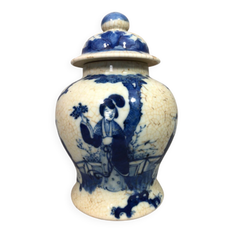 Porcelaine de Chine POTICHE en craquelé bleu/blanc 19e? DAME DE COUR