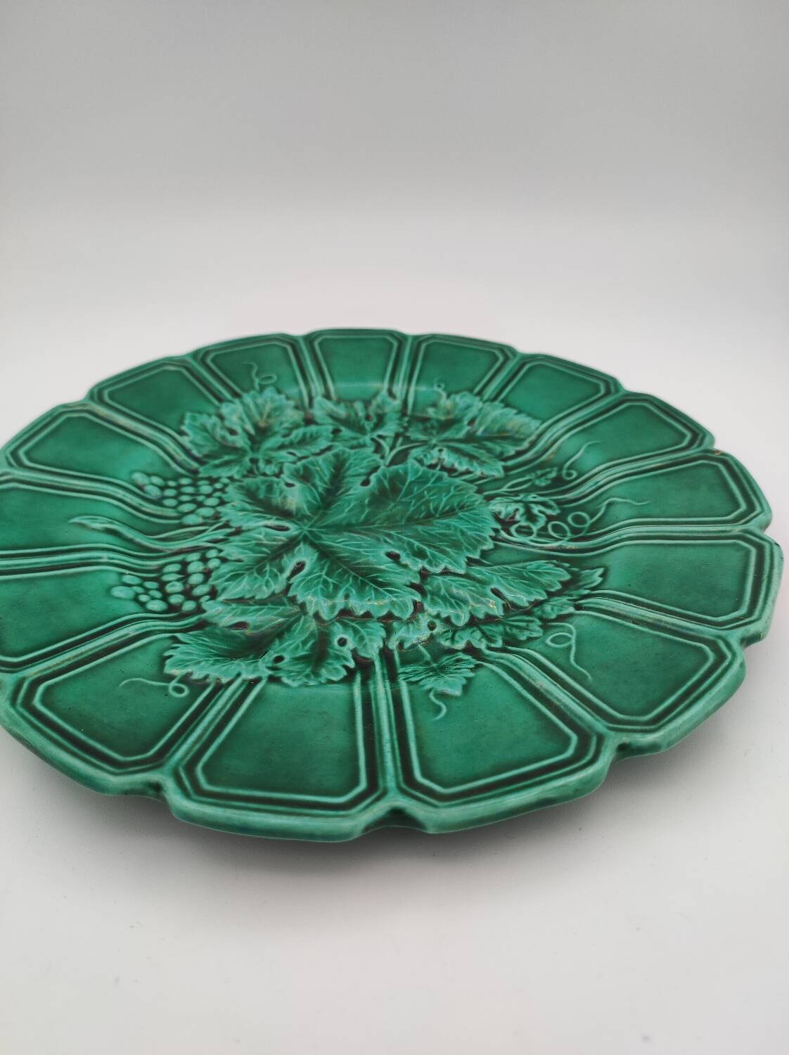 10 ceramic plates with vine decor