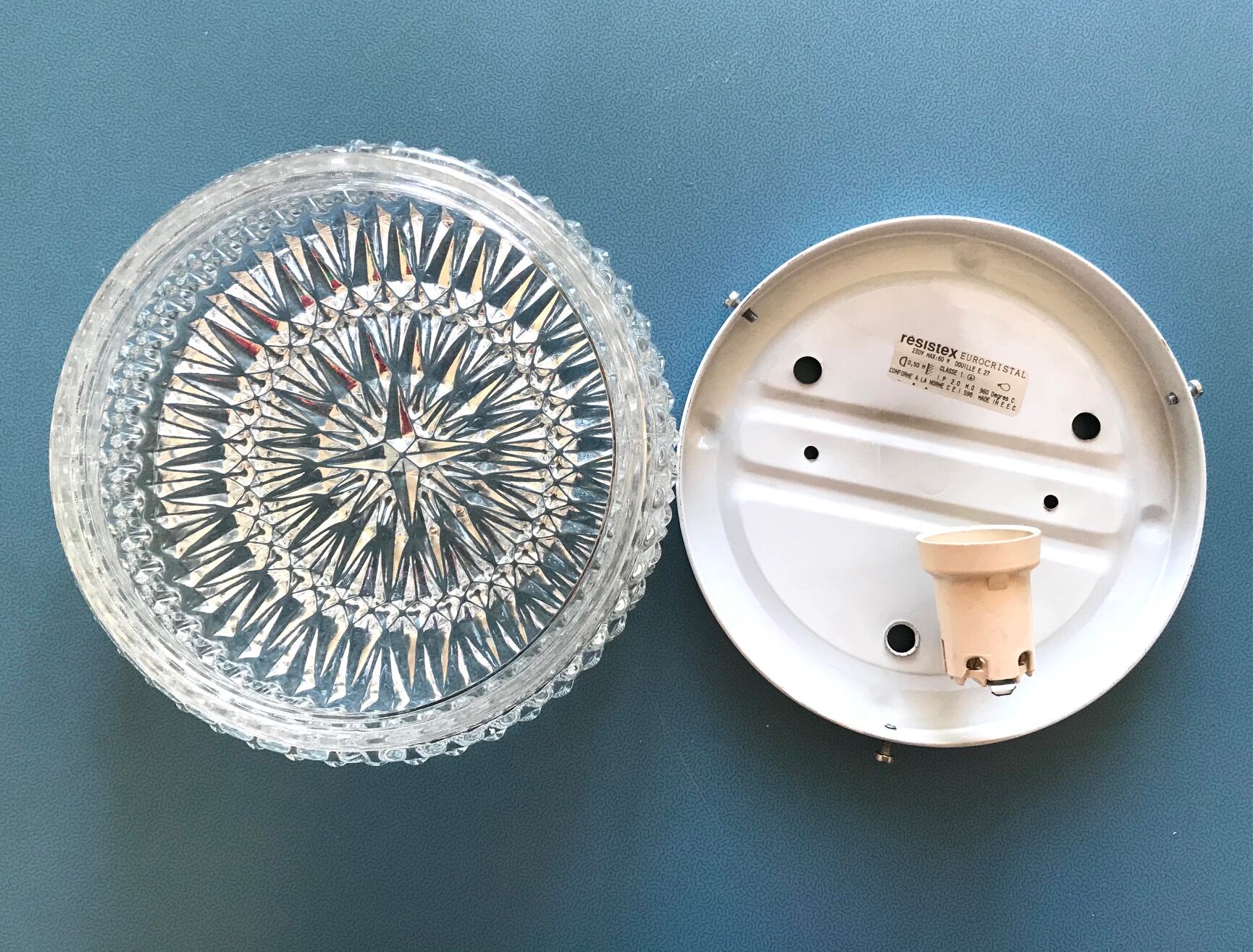 Round ceiling light in chiseled glass