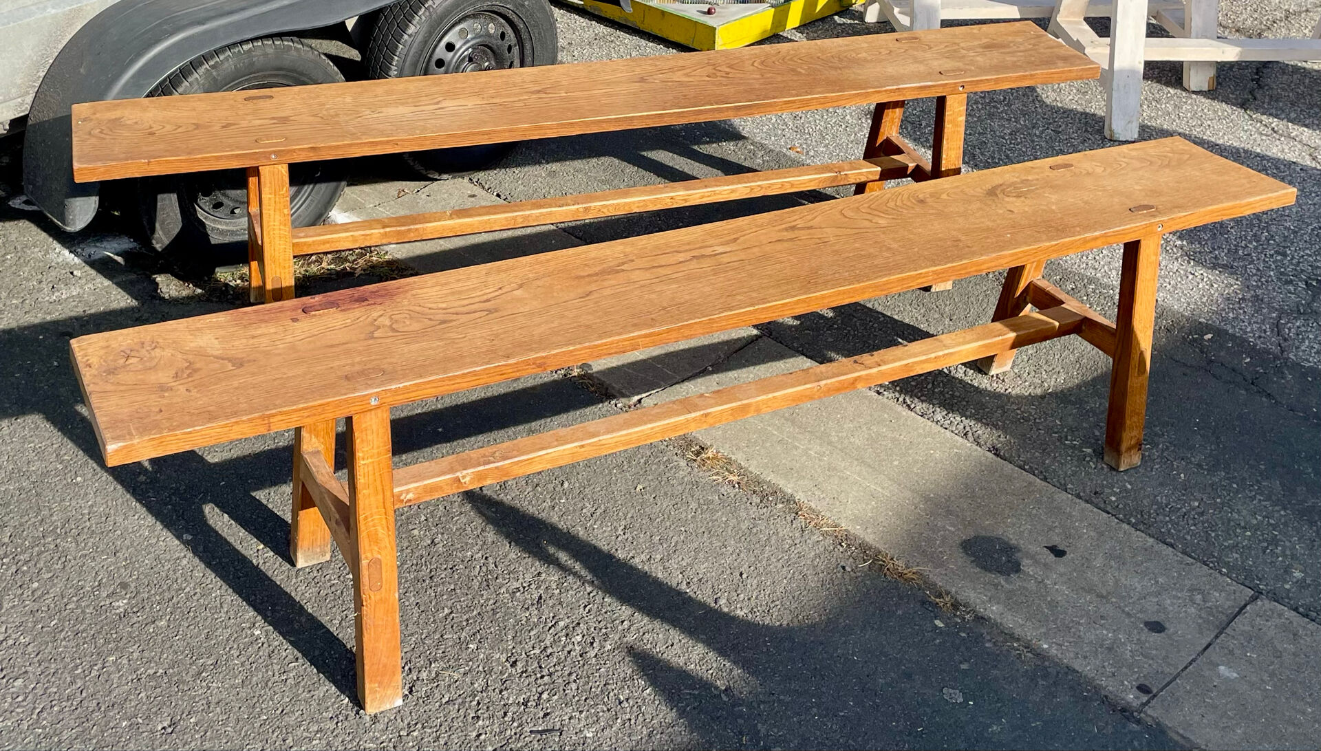 Table with its 2 benches