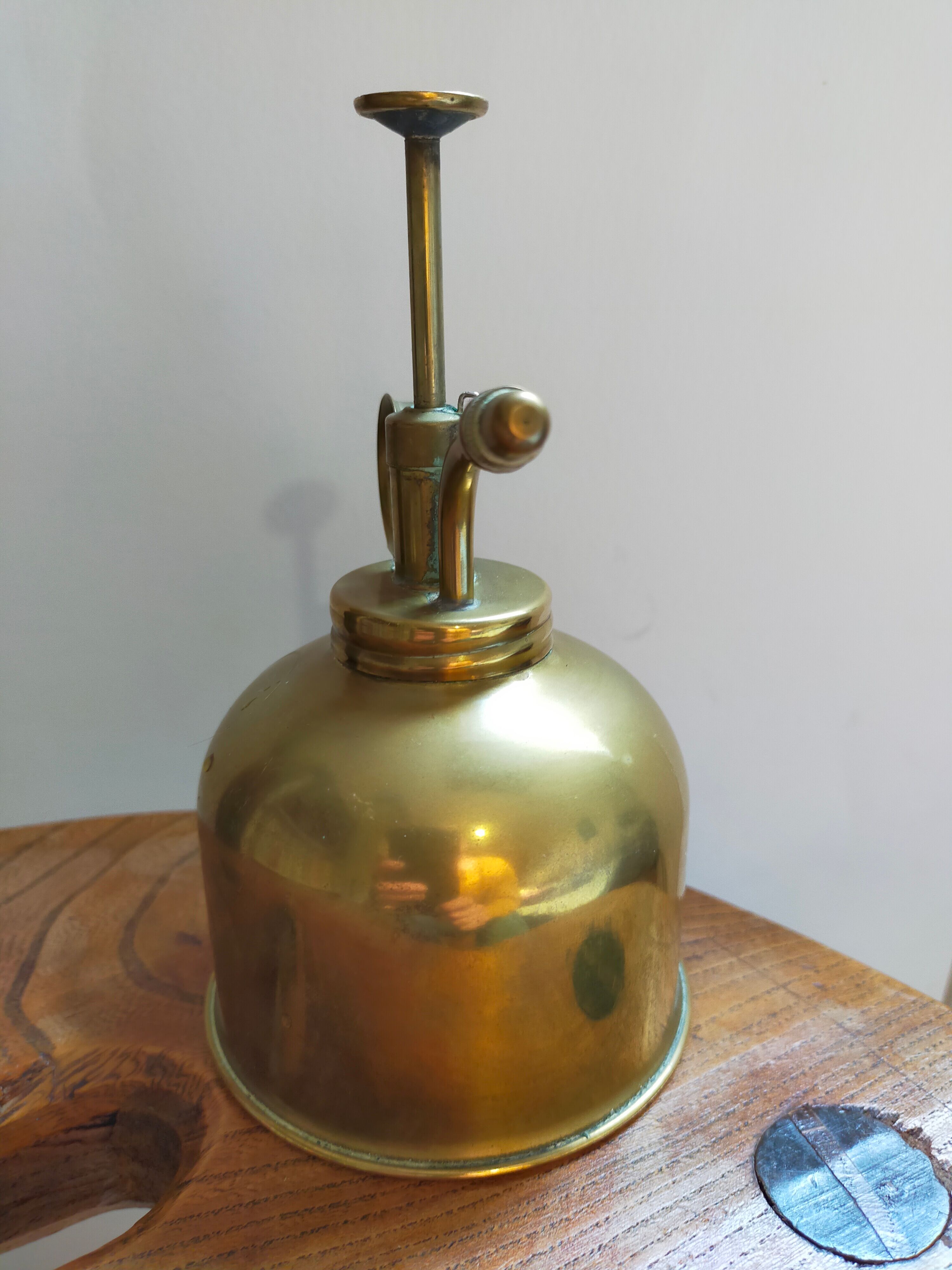 Golden copper spray vaporizer for plants