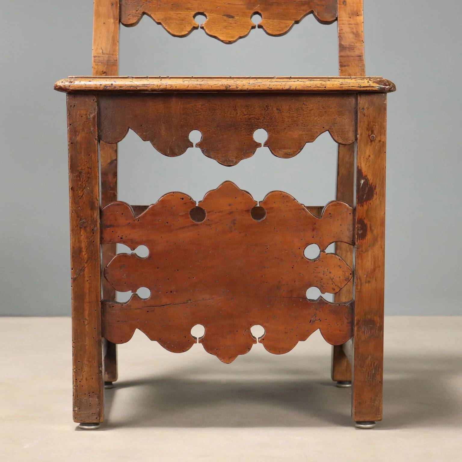 Pair of Baroque chairs in walnut - Italy 18th century