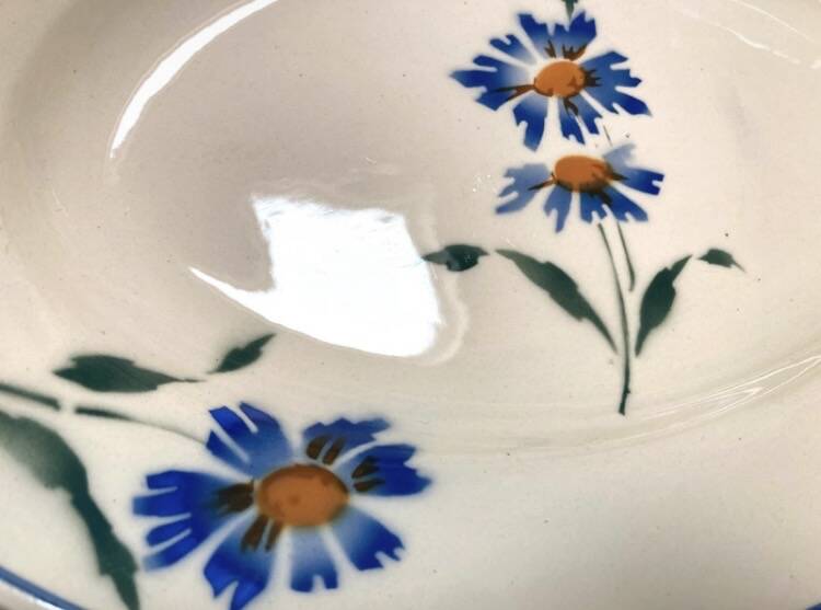 Many oval service dishes Moulin des Loups Hamage