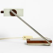 Lampe de table en métal léger en teck Kaiser Leuchten des années 1960.