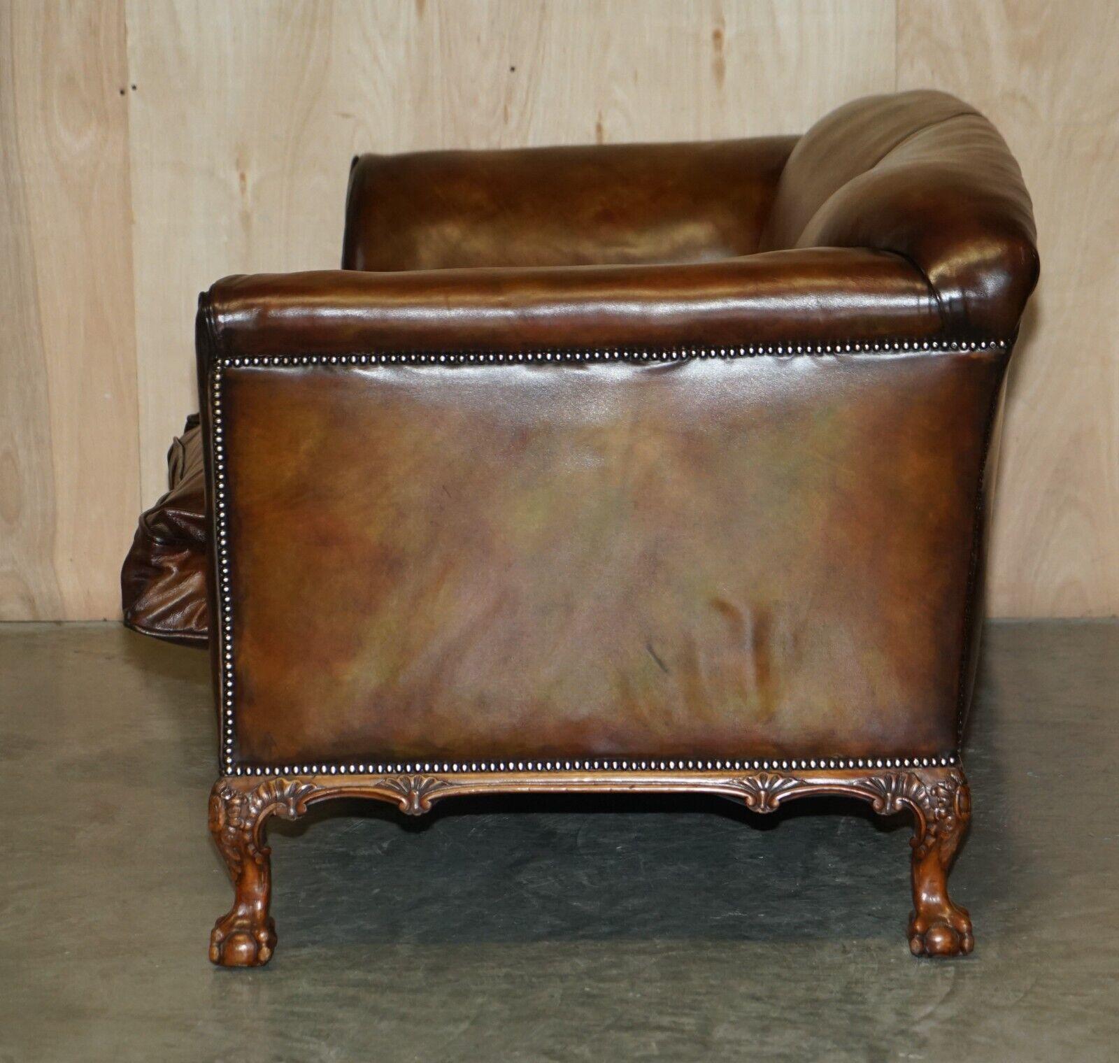 Chesterfield leather canapé with claw and ball feet by Howard & Son, Victorian era.