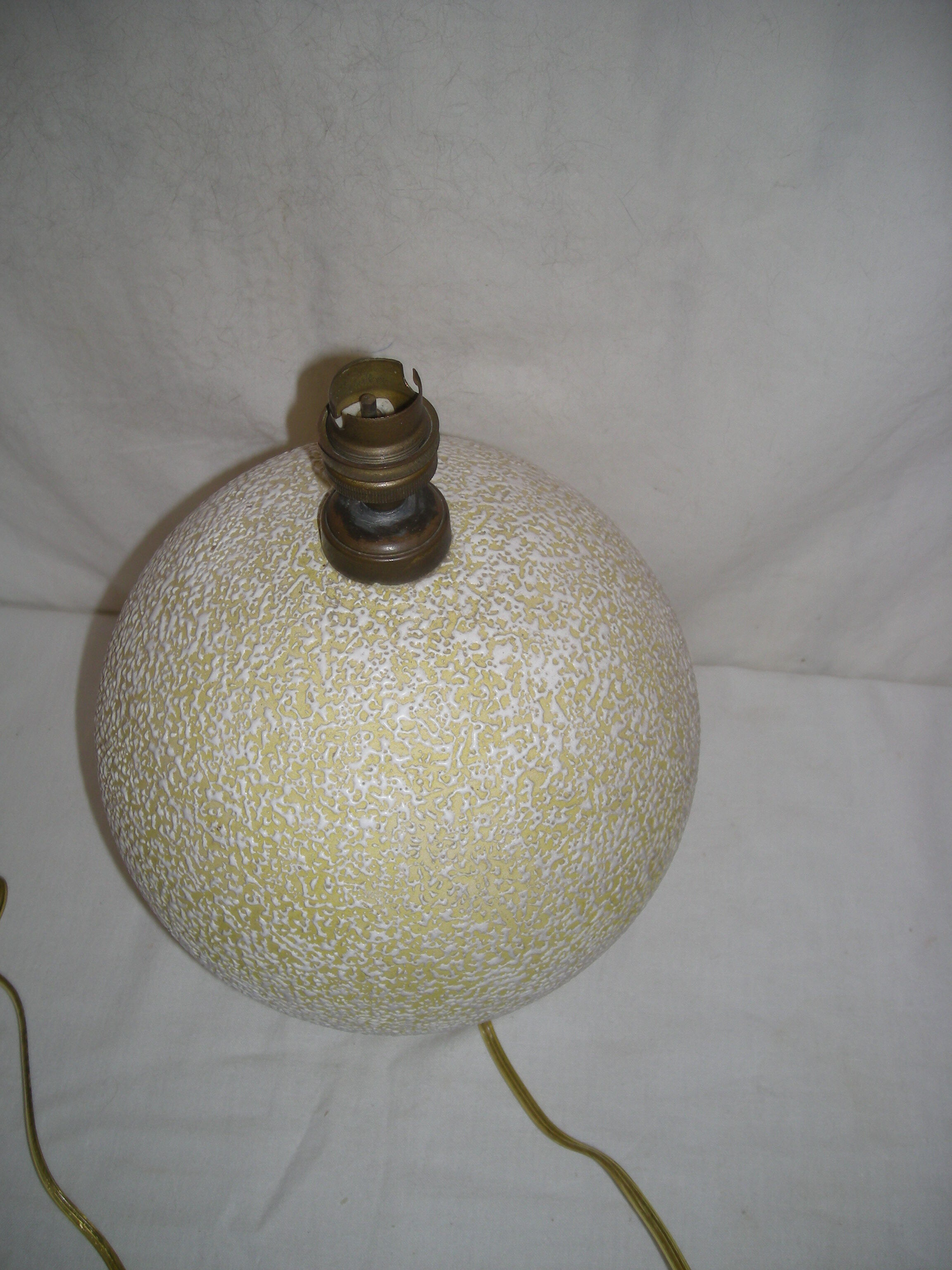 Cracked lamp base from the 30s