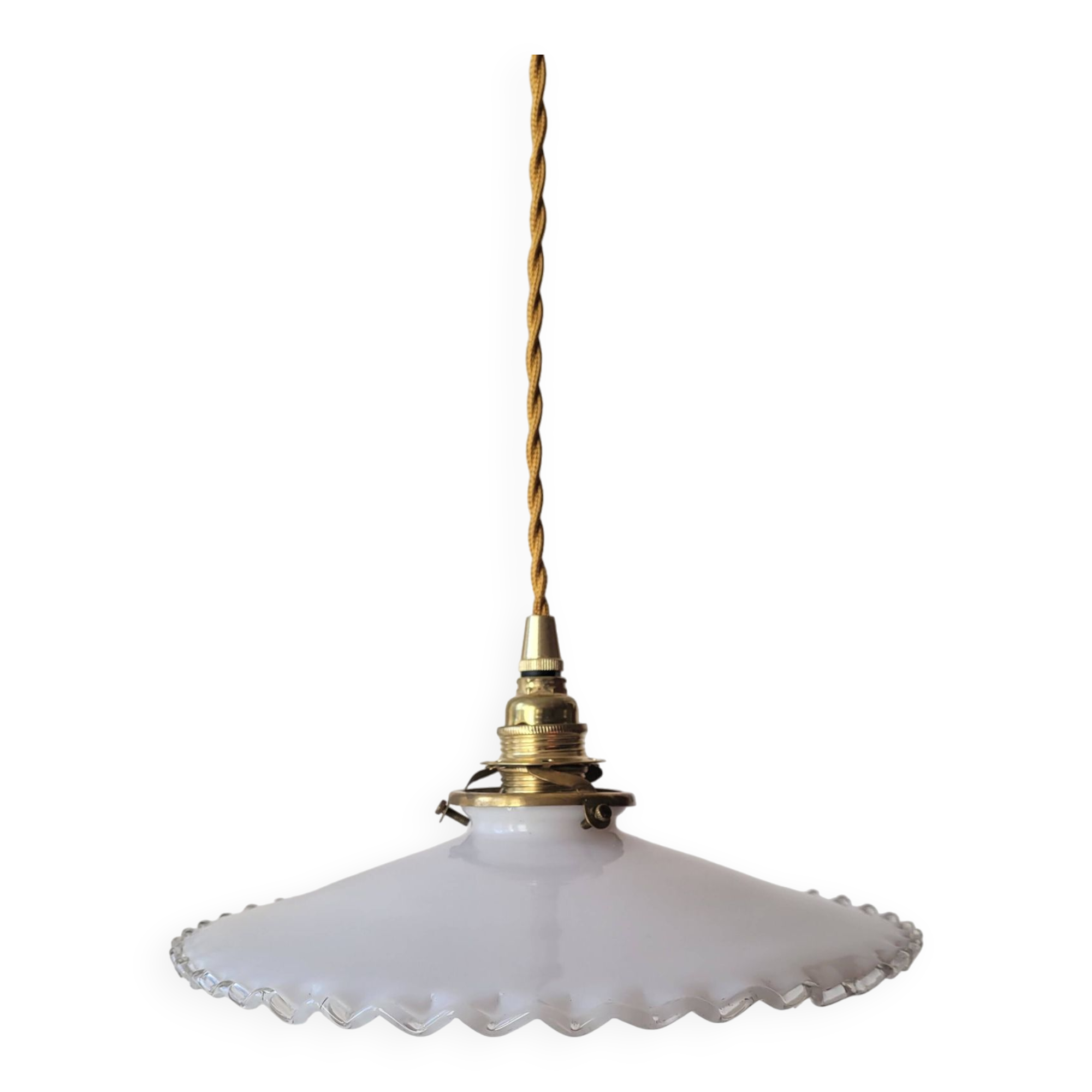 Pendant in serrated opaline
